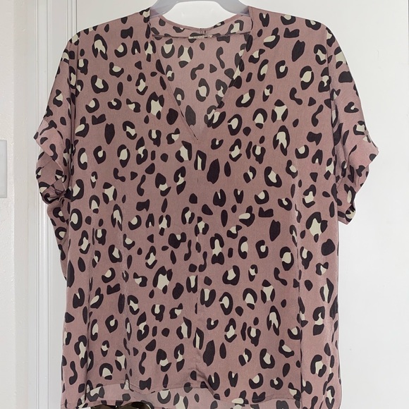 JODIFL Tops - Jodifl Womens Pink Leopard Print V-Neck Blouse